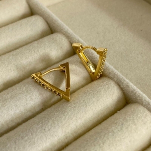 ARGOLA PEQUENA EM OURO - AP062613