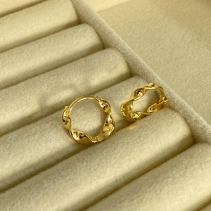 ARGOLA PEQUENA EM OURO - AP062615