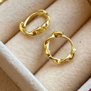 ARGOLA PEQUENA EM OURO - AP082553
