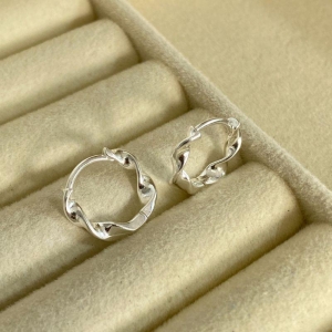 ARGOLA PEQUENA EM PRATA - AP062616