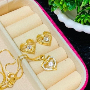 CONJUNTO EM OURO CORAÇÃO COM PONTO DE LUZ - CJ102529