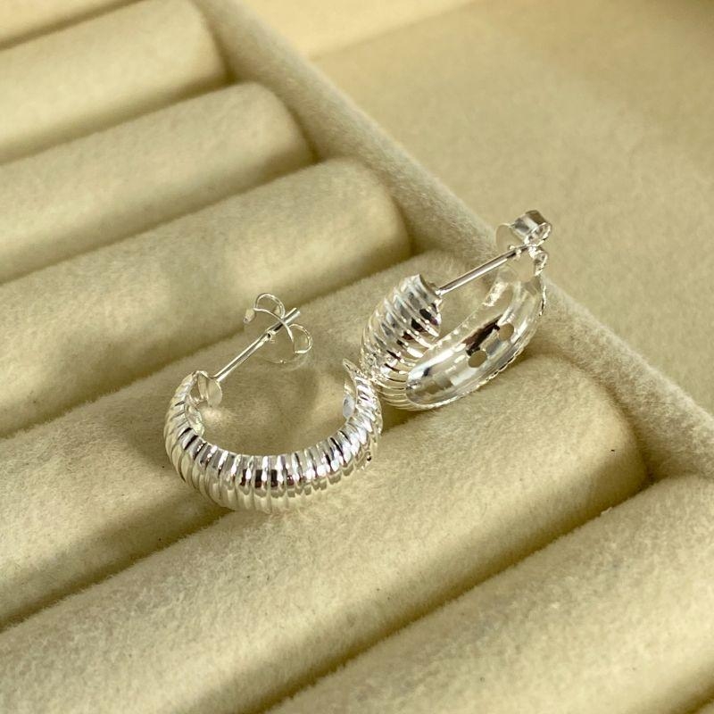 ARGOLA PEQUENA EM PRATA - AP062604