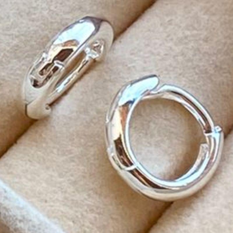 ARGOLA PEQUENA EM PRATA - AP082552