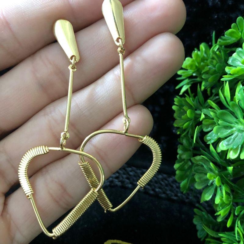 BRINCO GRANDE EM OURO - BG062540