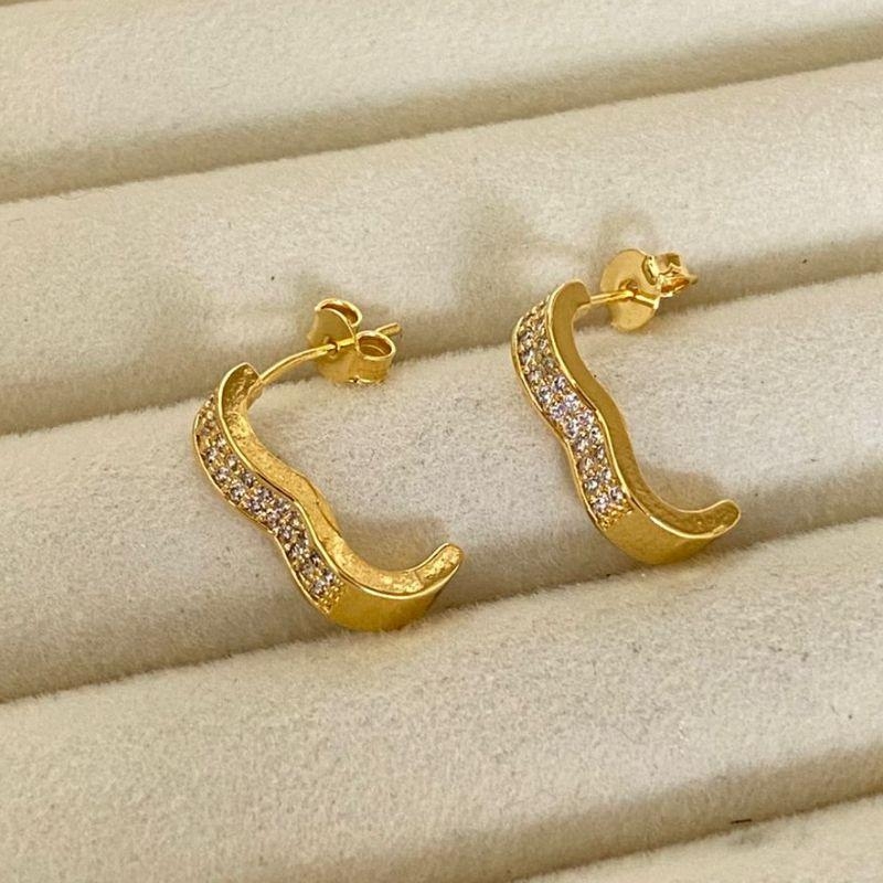 BRINCO MEDIO EM OURO - BM032616