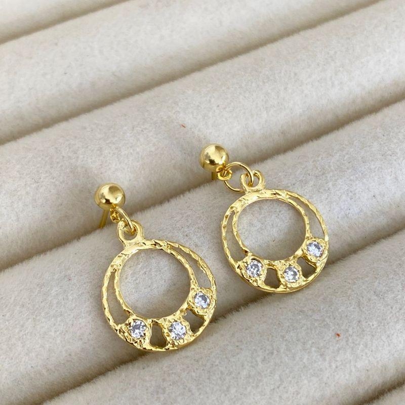 BRINCO MEDIO EM OURO - BM062604