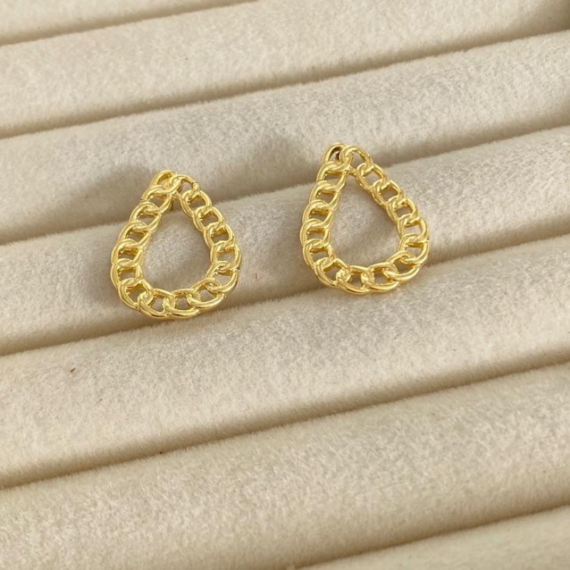 BRINCO MEDIO EM OURO - BM062608