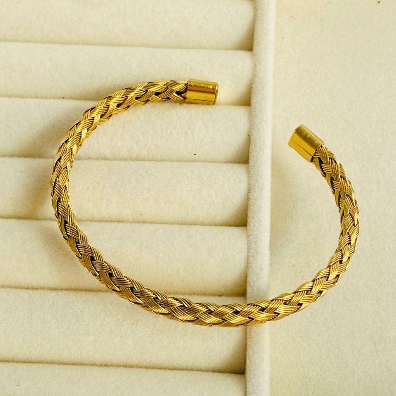 BRACELETE EM AÇO DOU - BC032601