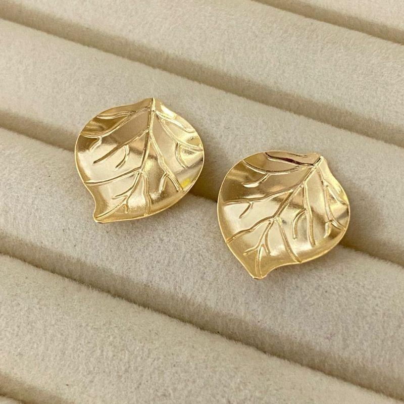 BRINCO MEDIO EM OURO - BM032602
