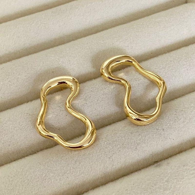BRINCO MEDIO EM OURO - BM032621