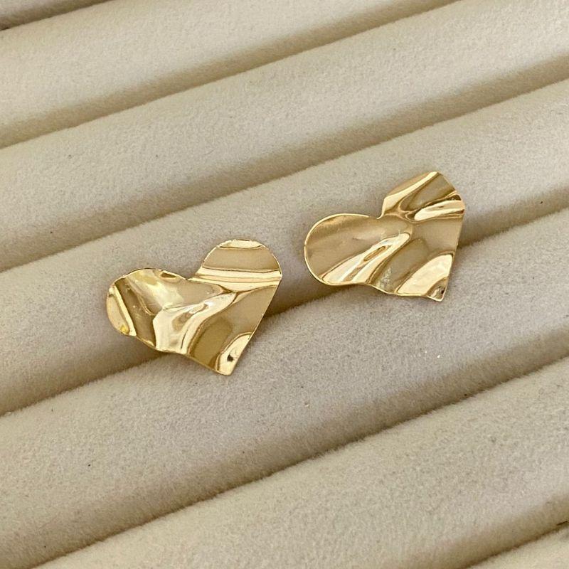 BRINCO MEDIO EM OURO - BM032618