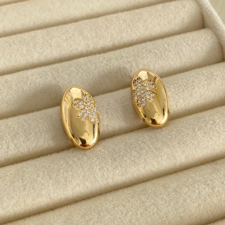 BRINCO MEDIO EM OURO - BM062613