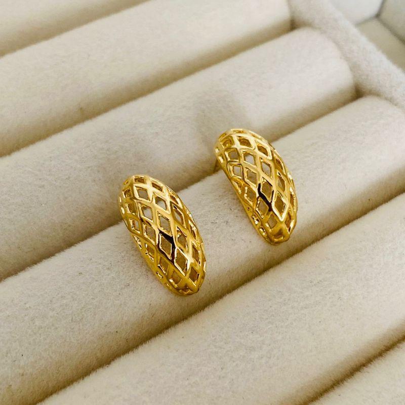 BRINCO MEDIO EM OURO - BM122524